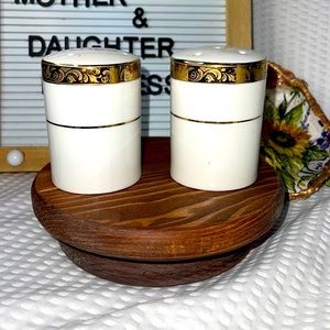 Sango Deville #8460 Discontinued - Salt & Pepper Shaker- White With Gold Trim.